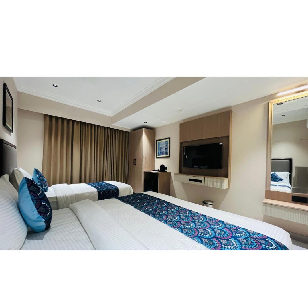 Hotel Royal Town Ahmadabad Zewnętrze zdjęcie