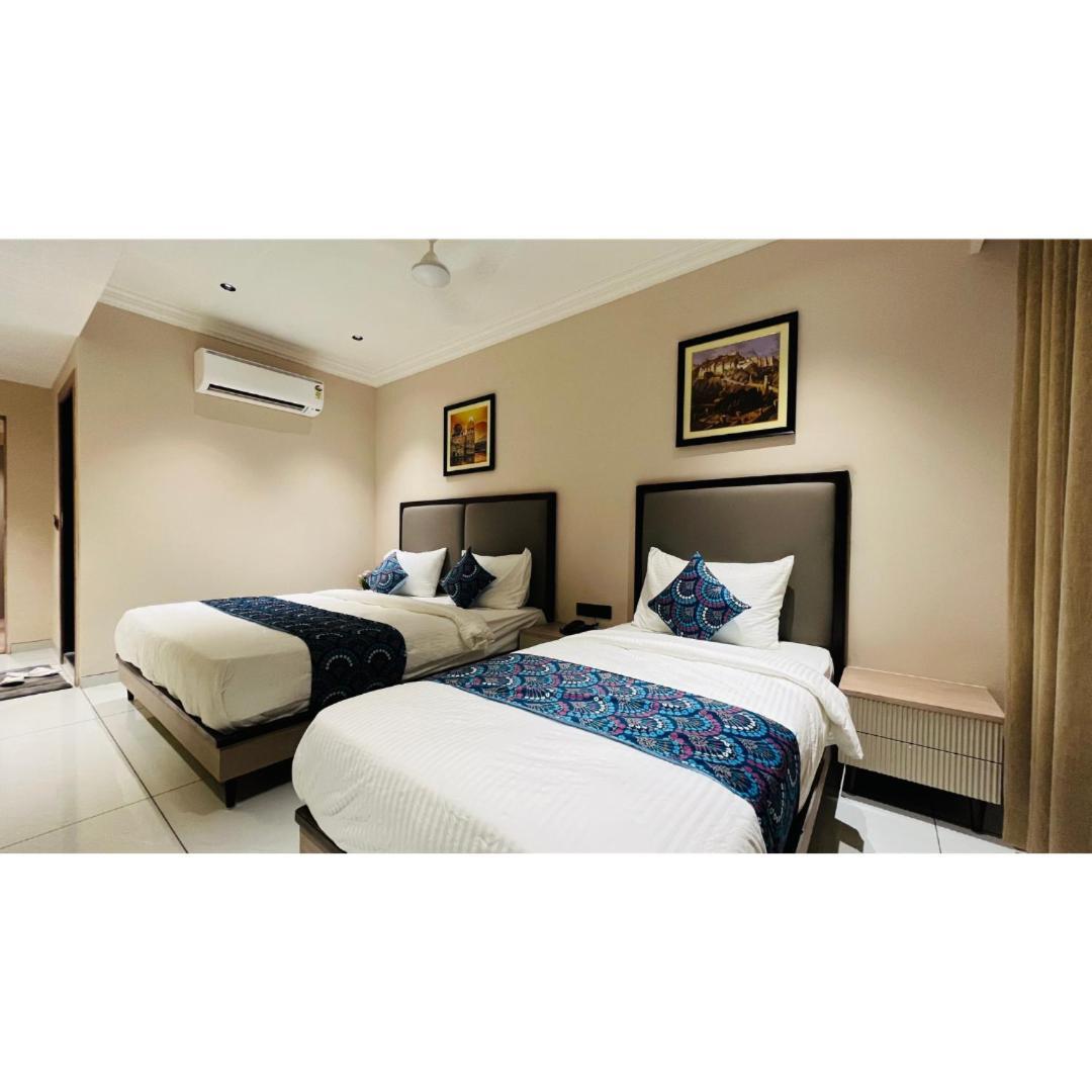 Hotel Royal Town Ahmadabad Zewnętrze zdjęcie
