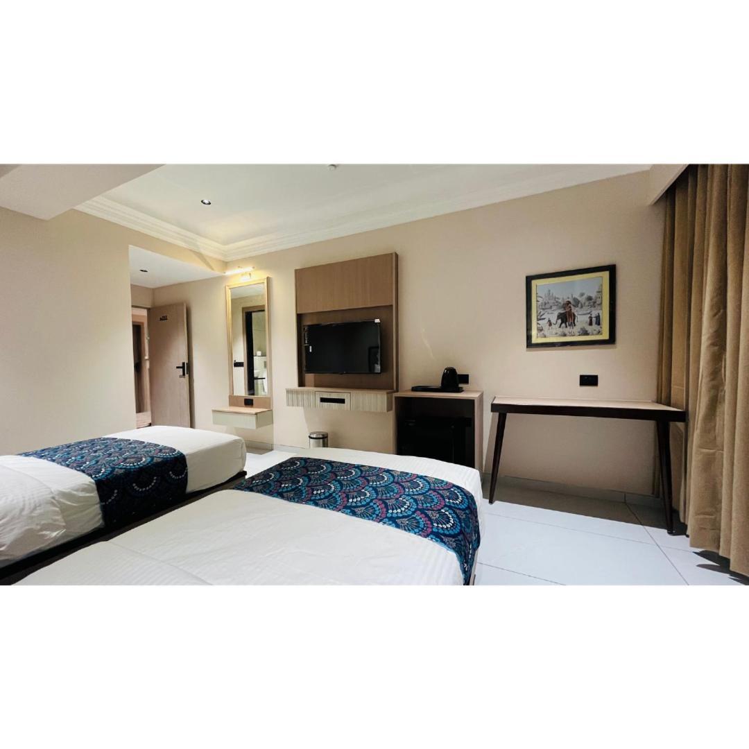 Hotel Royal Town Ahmadabad Zewnętrze zdjęcie