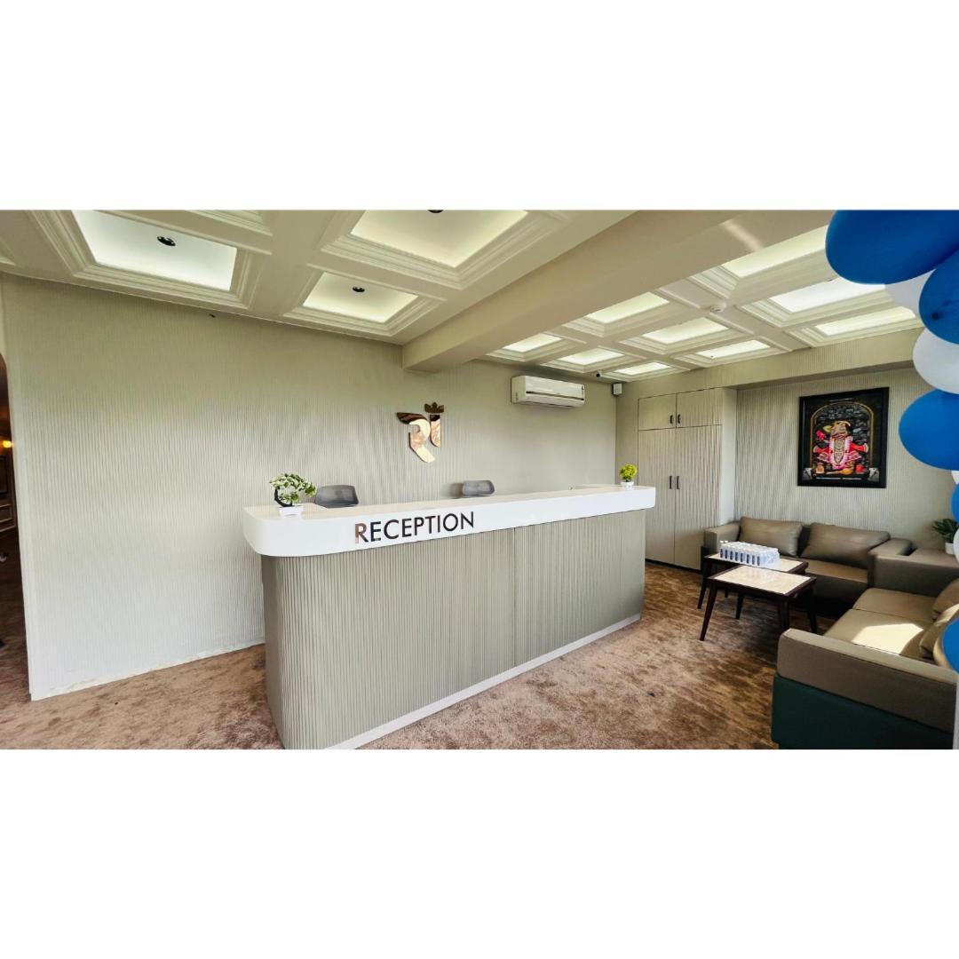 Hotel Royal Town Ahmadabad Zewnętrze zdjęcie