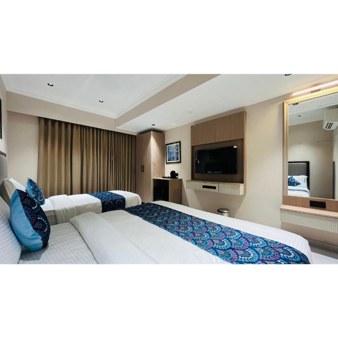 Hotel Royal Town Ahmadabad Zewnętrze zdjęcie
