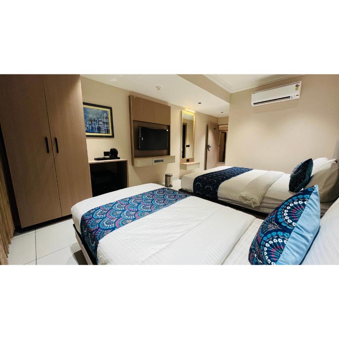 Hotel Royal Town Ahmadabad Zewnętrze zdjęcie