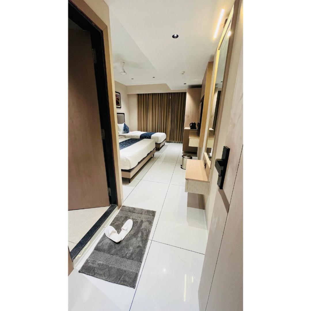 Hotel Royal Town Ahmadabad Zewnętrze zdjęcie