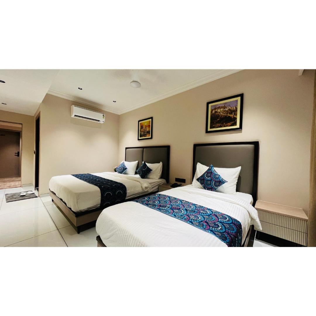 Hotel Royal Town Ahmadabad Zewnętrze zdjęcie