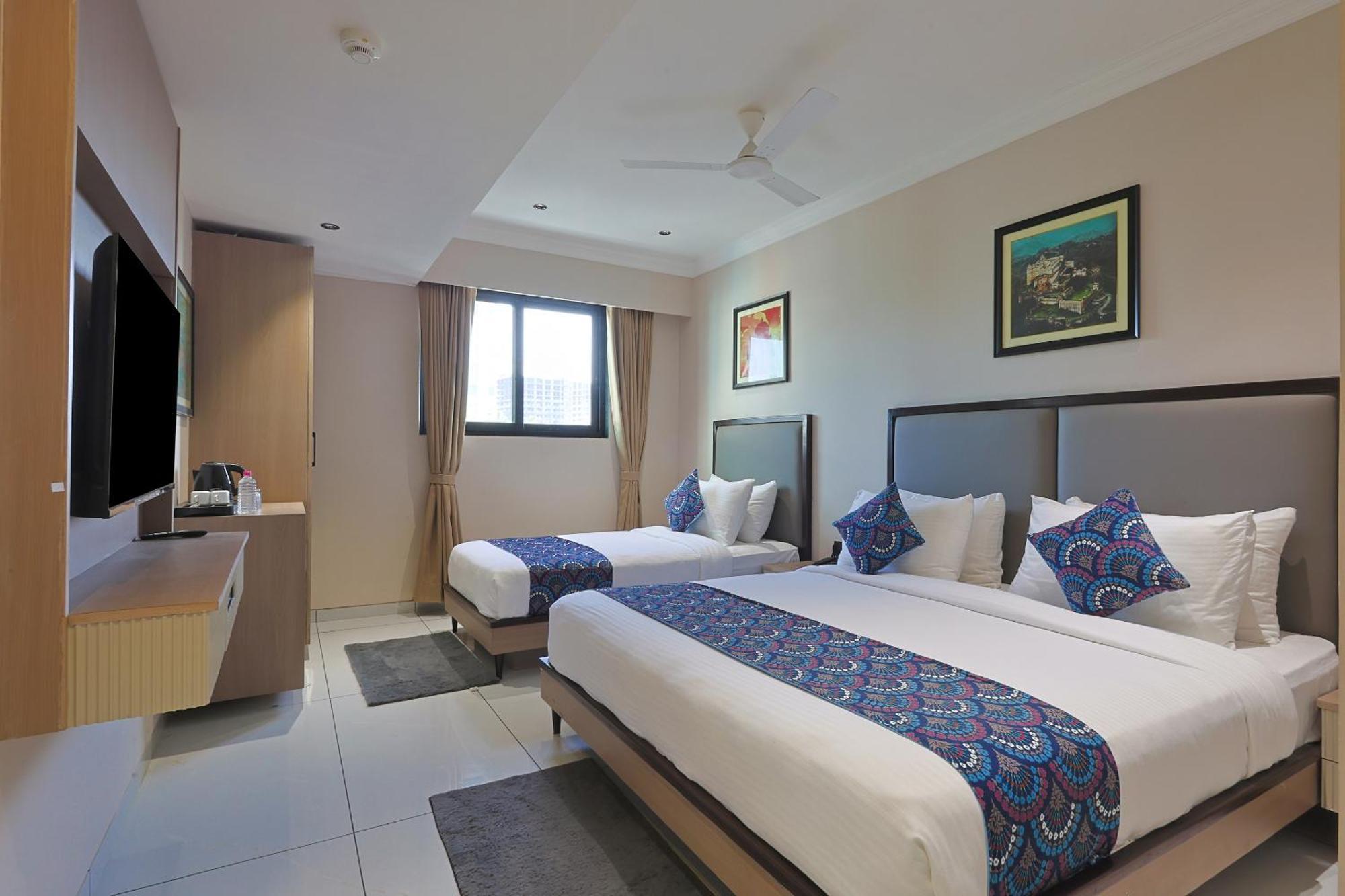 Hotel Royal Town Ahmadabad Zewnętrze zdjęcie