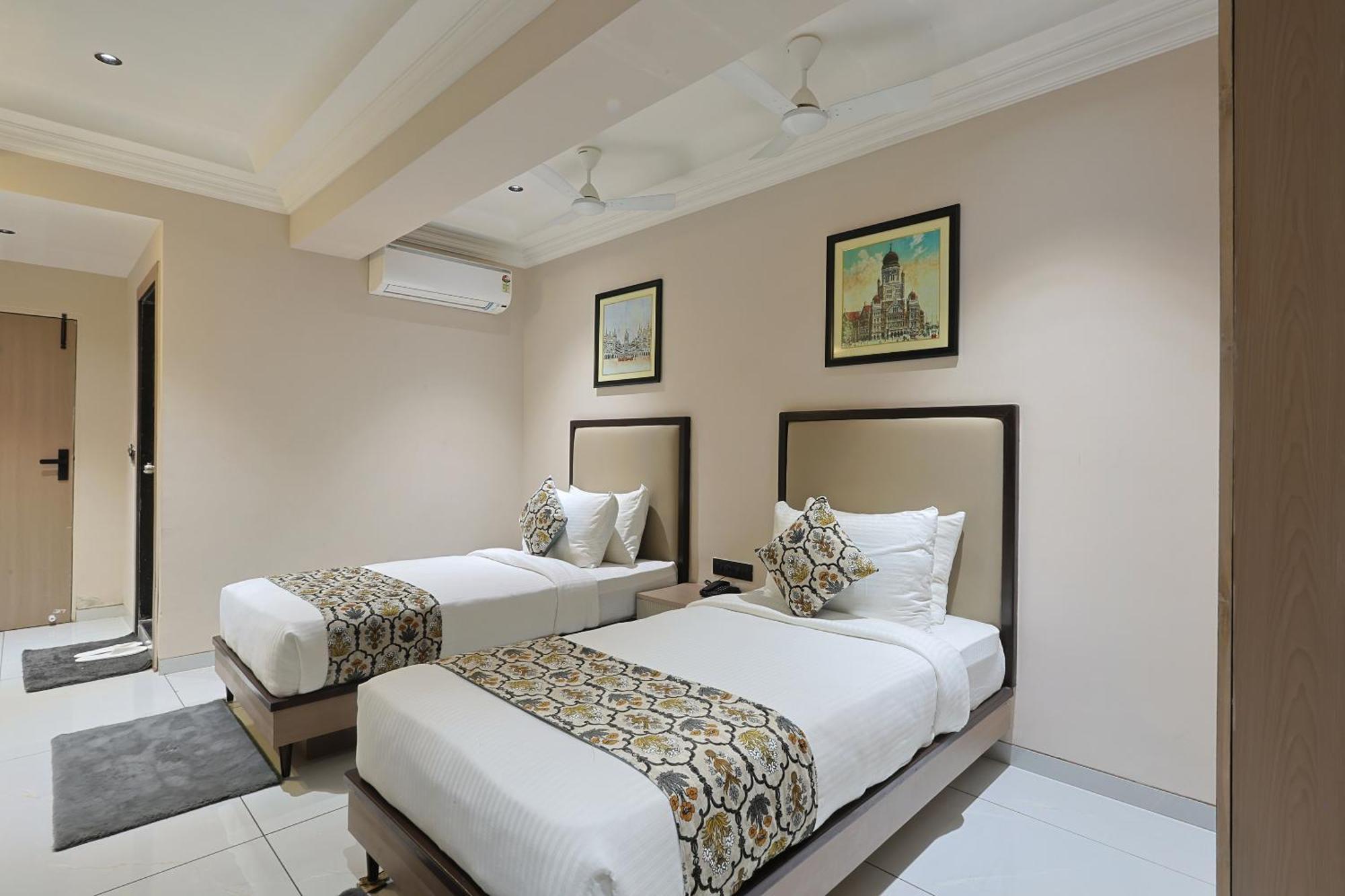 Hotel Royal Town Ahmadabad Zewnętrze zdjęcie