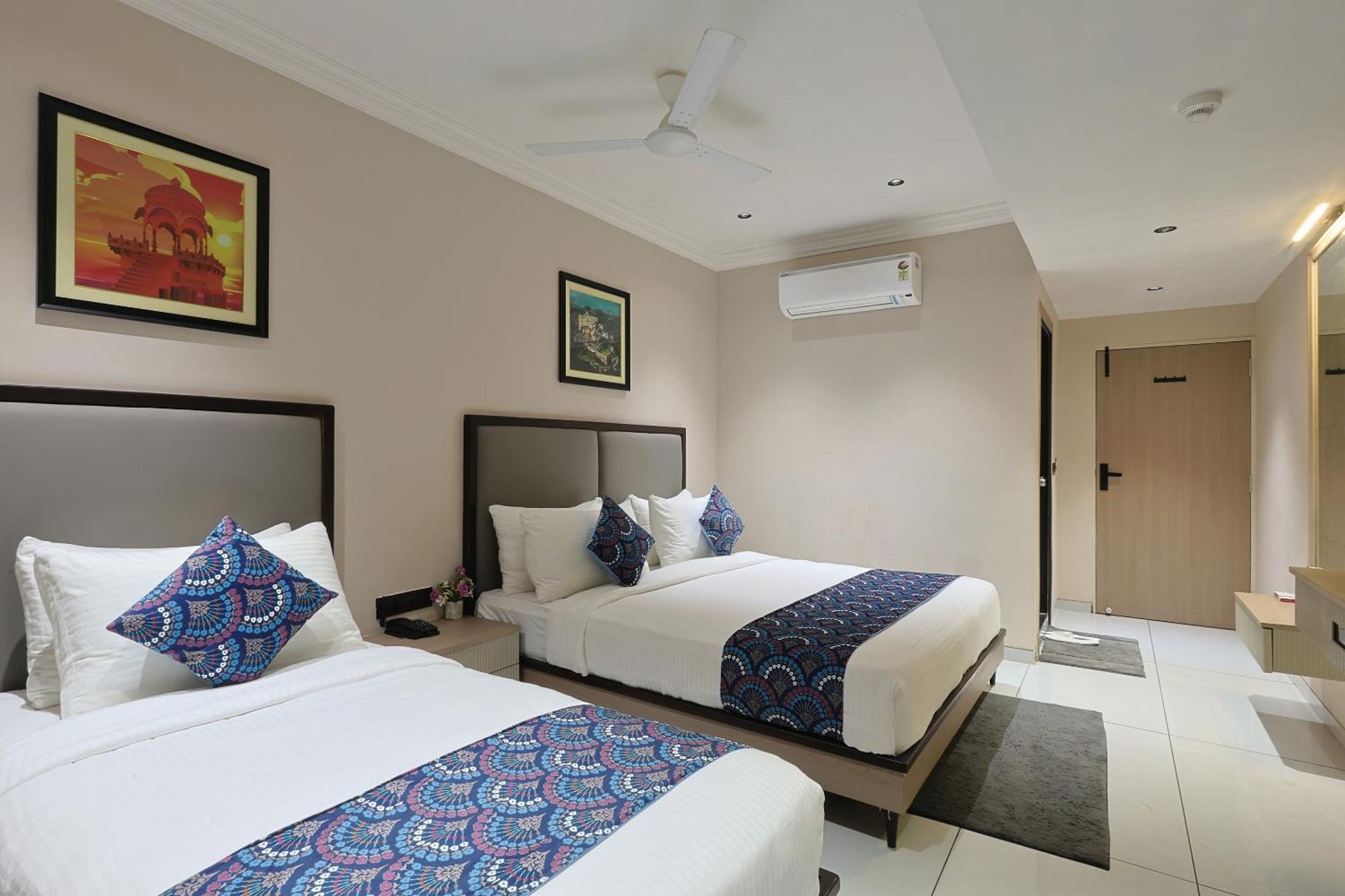 Hotel Royal Town Ahmadabad Zewnętrze zdjęcie