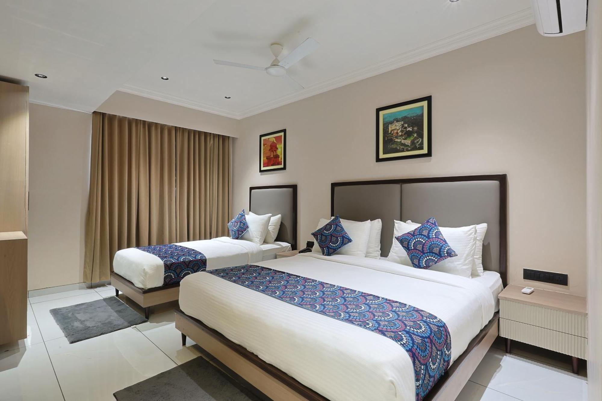 Hotel Royal Town Ahmadabad Zewnętrze zdjęcie