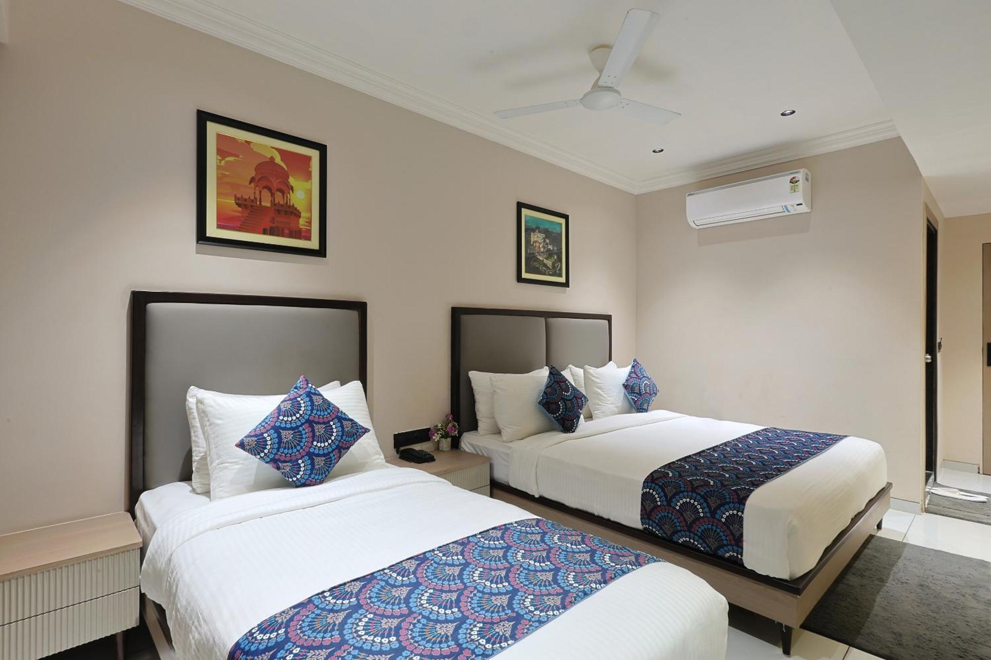 Hotel Royal Town Ahmadabad Zewnętrze zdjęcie