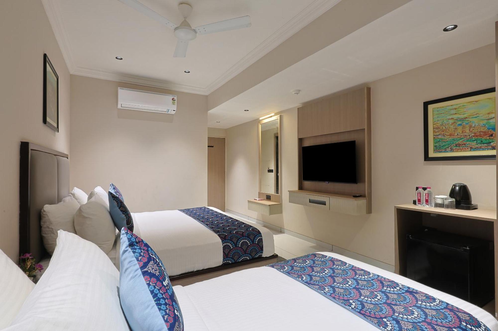 Hotel Royal Town Ahmadabad Zewnętrze zdjęcie