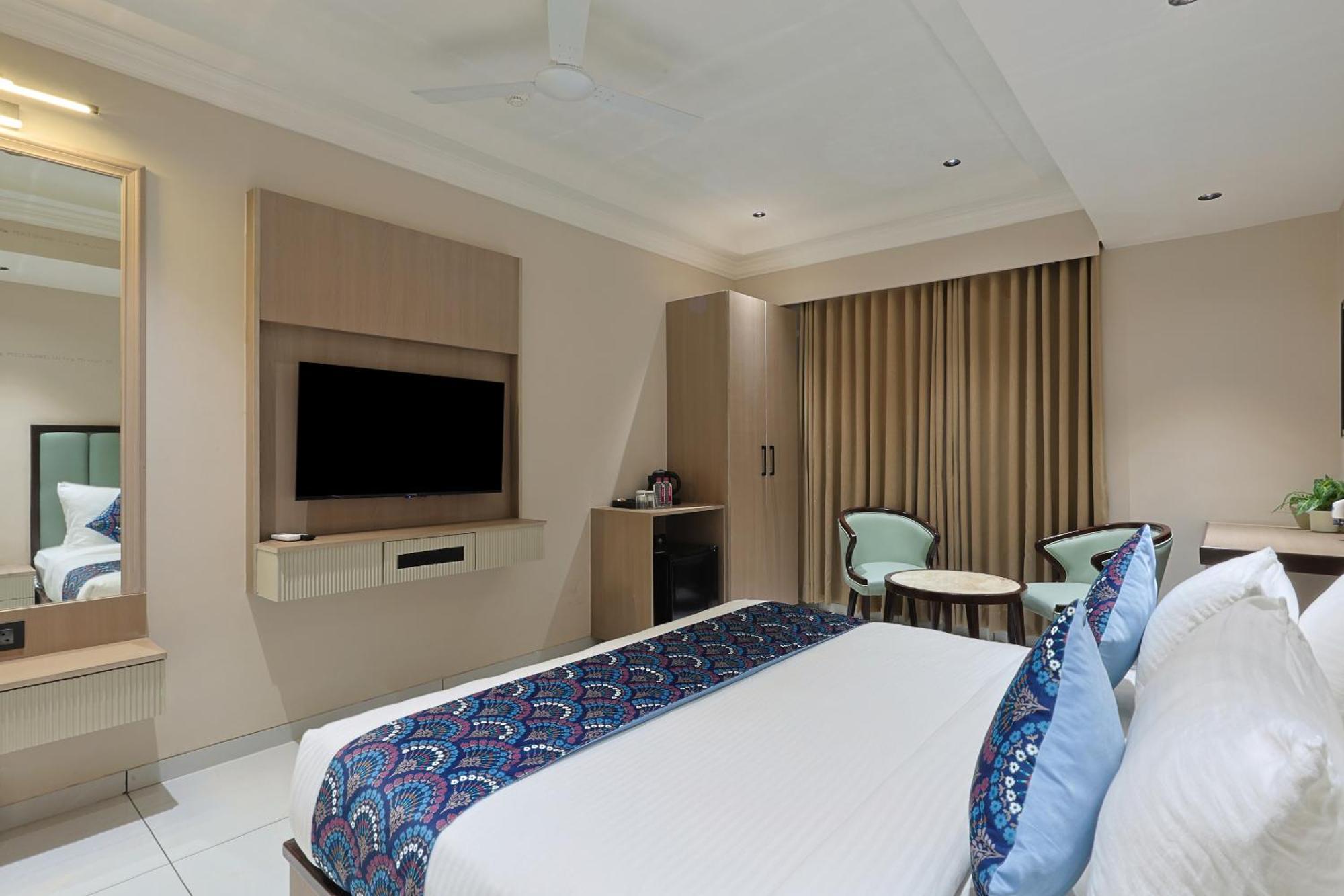 Hotel Royal Town Ahmadabad Zewnętrze zdjęcie