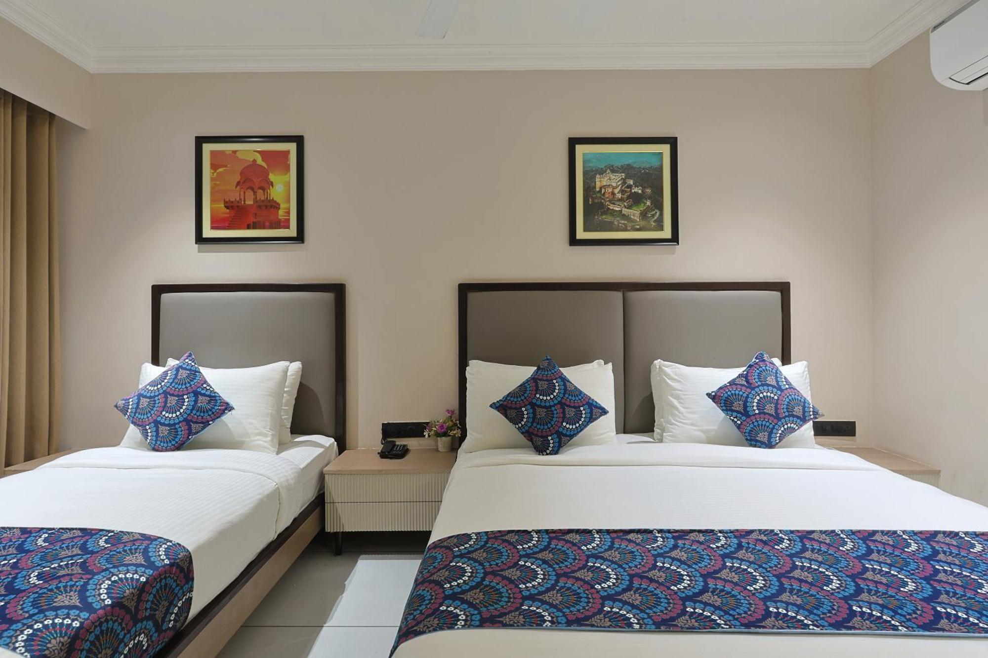 Hotel Royal Town Ahmadabad Zewnętrze zdjęcie