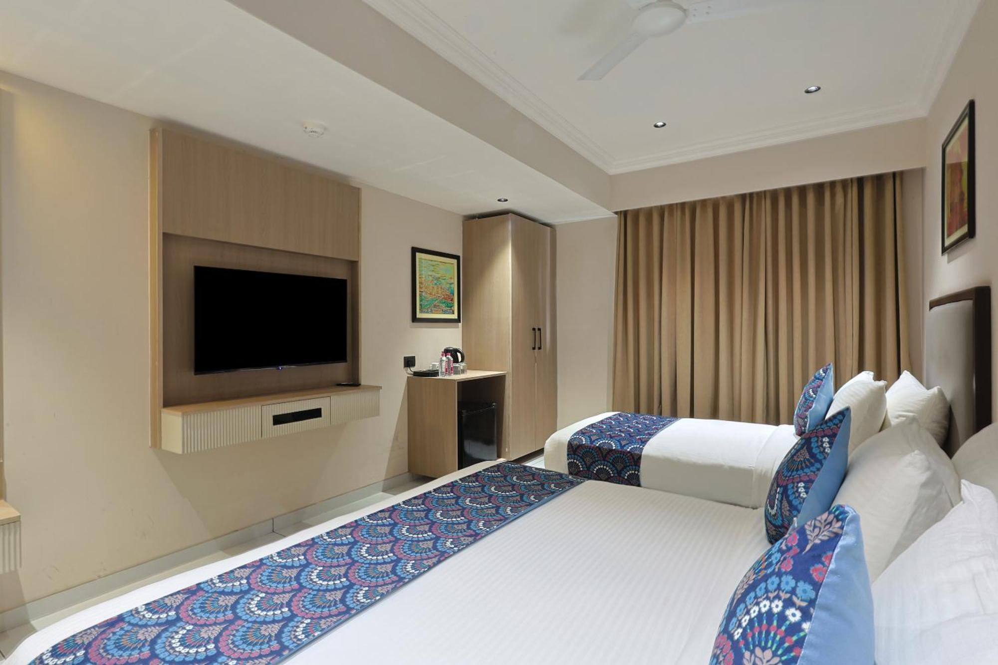 Hotel Royal Town Ahmadabad Zewnętrze zdjęcie