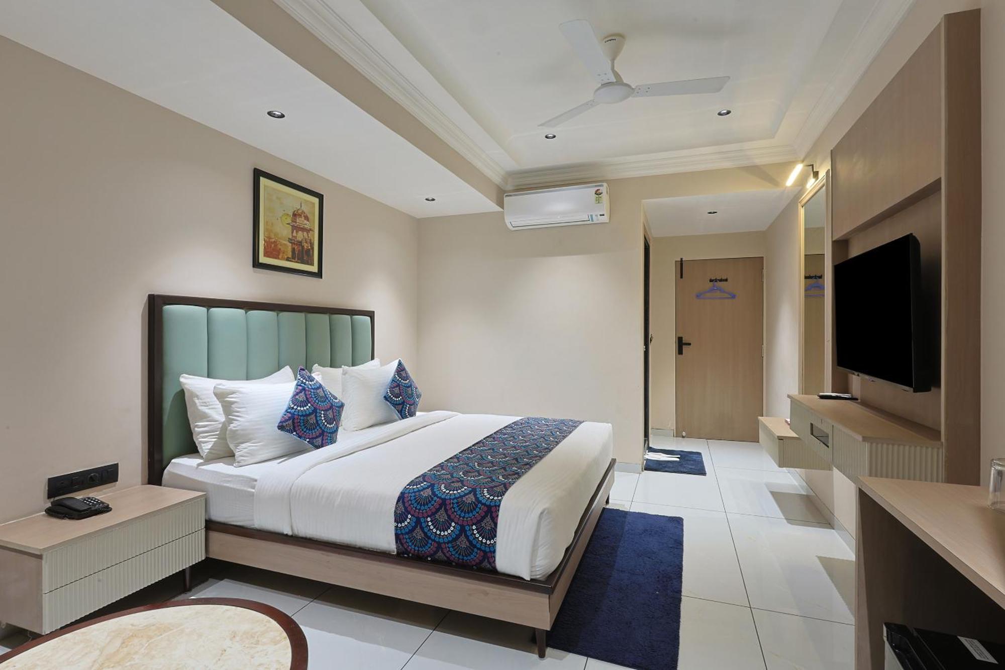 Hotel Royal Town Ahmadabad Zewnętrze zdjęcie