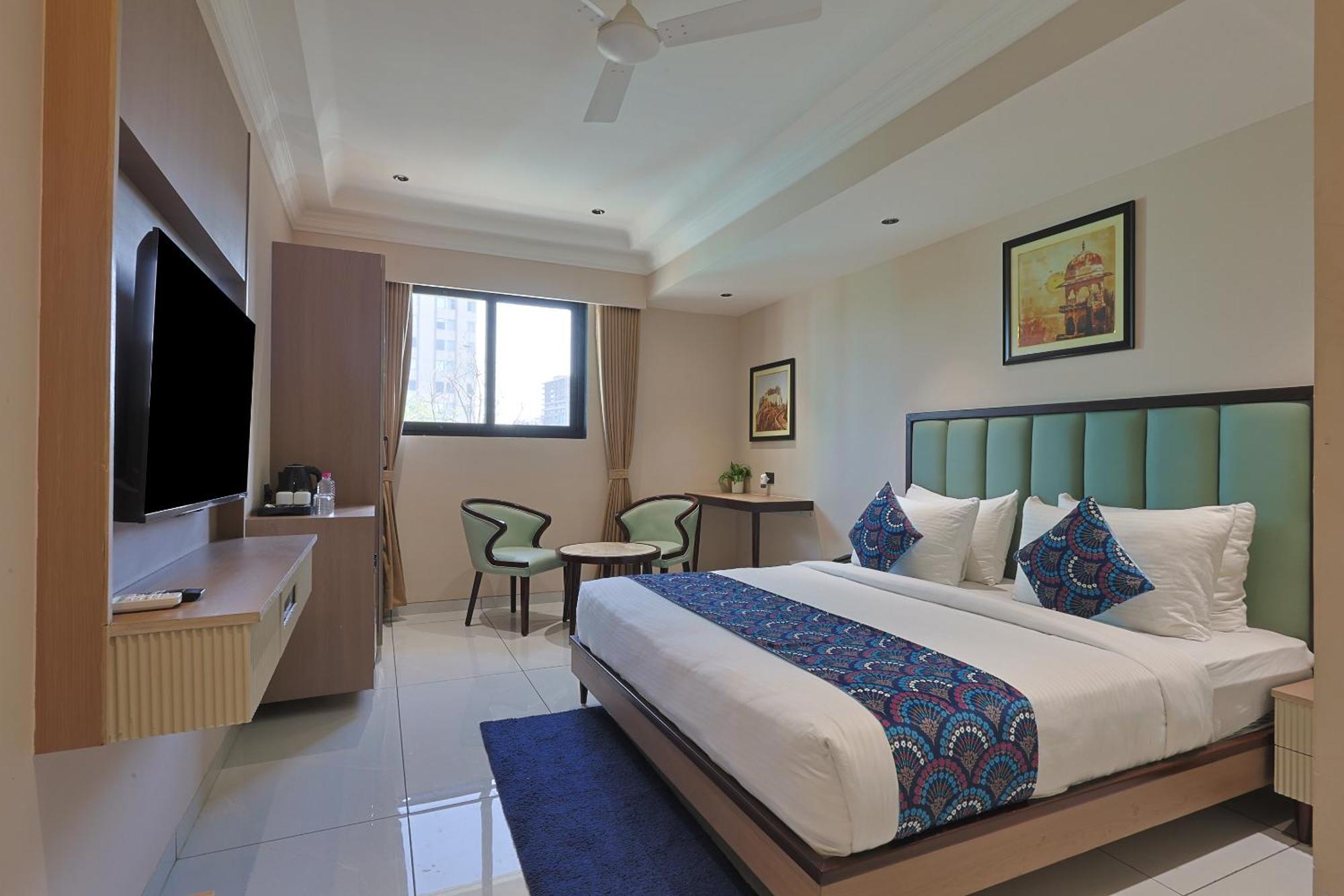 Hotel Royal Town Ahmadabad Zewnętrze zdjęcie