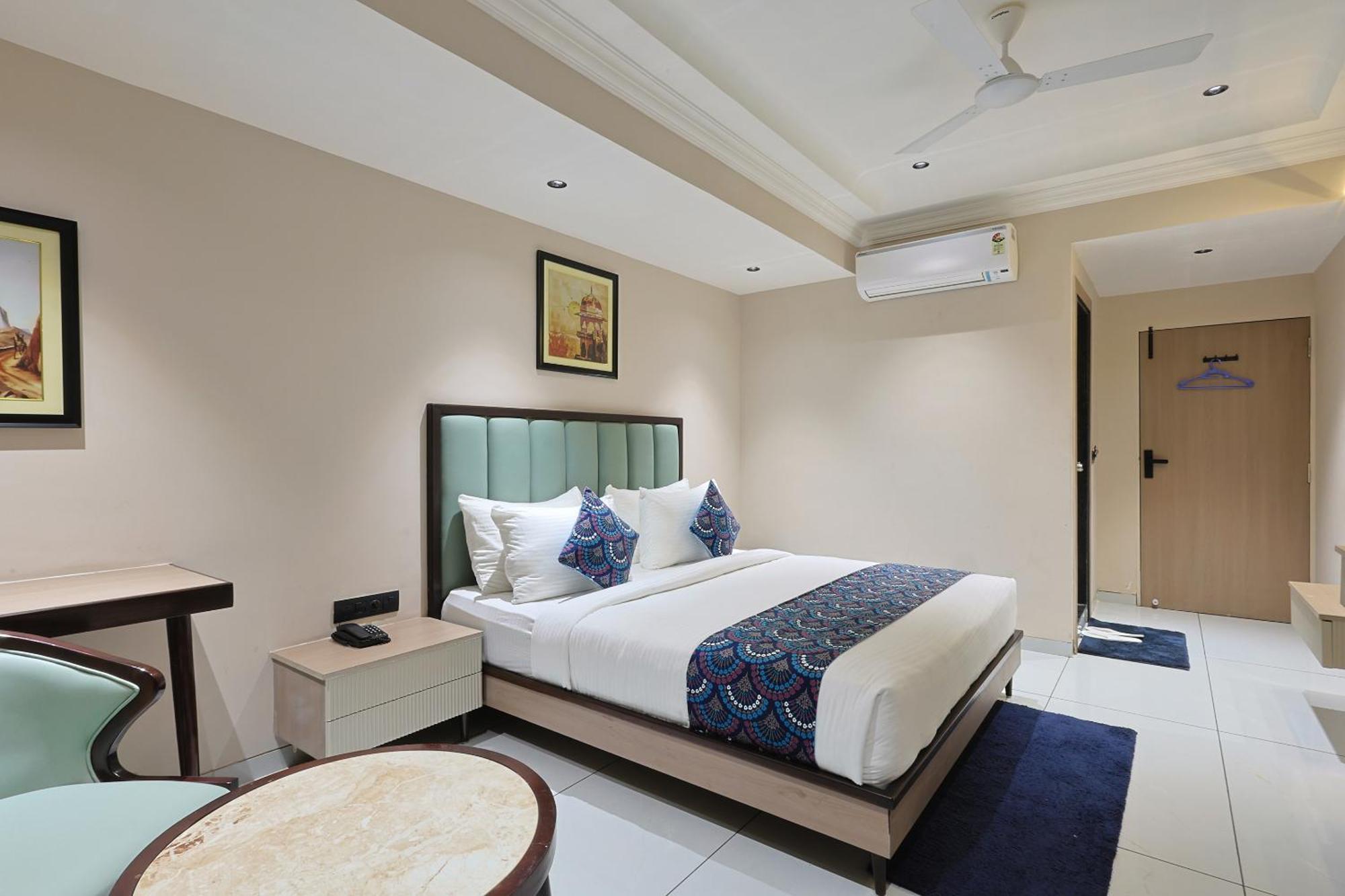 Hotel Royal Town Ahmadabad Zewnętrze zdjęcie