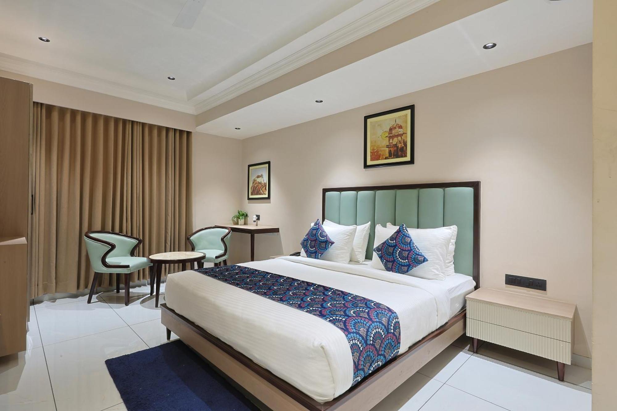 Hotel Royal Town Ahmadabad Zewnętrze zdjęcie